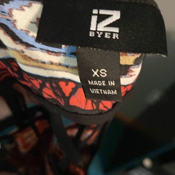 IZ Byer sleeveless blouse with cross cross panel on back. size XS - Picture 4 of 5